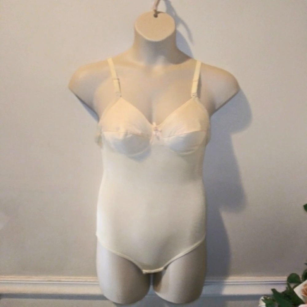 Vintage JCPenney Adonna Cream Shape Wear Bodysuit Size 36B Style 7025